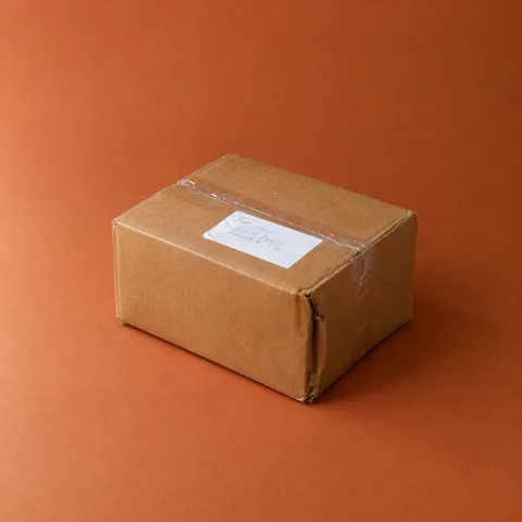 Paket mit Adresszettel